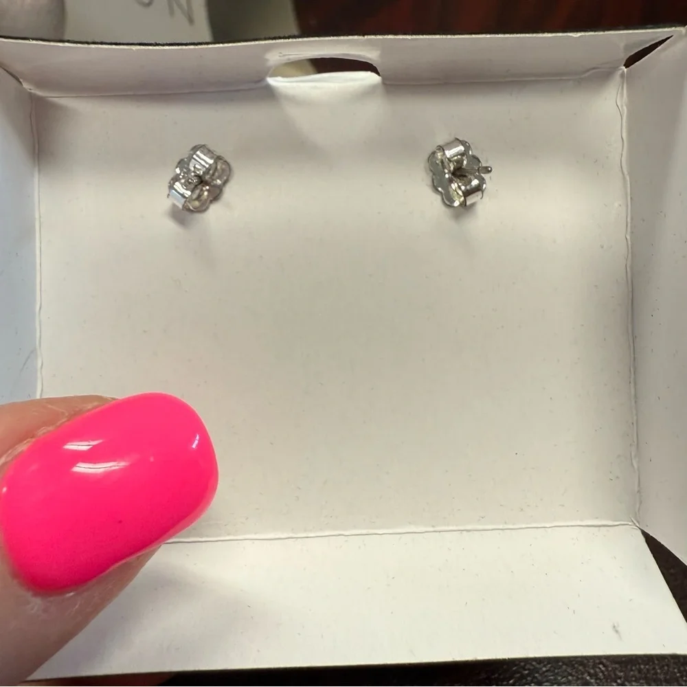 Avon Marquis Drop Silvertone chandelier Earrings with Crystal Accents NIB 2010 - Picture 3 of 5
